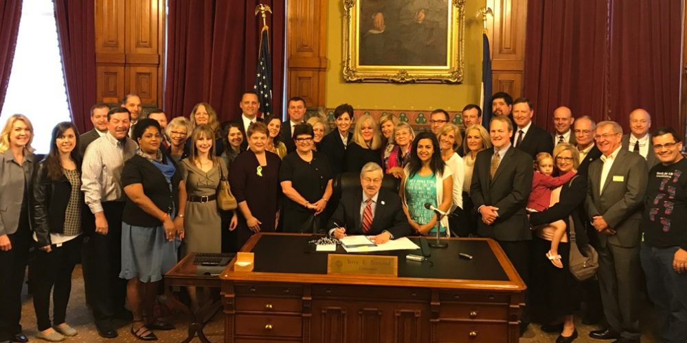 Gov. Branstad signs 20-week abortion ban